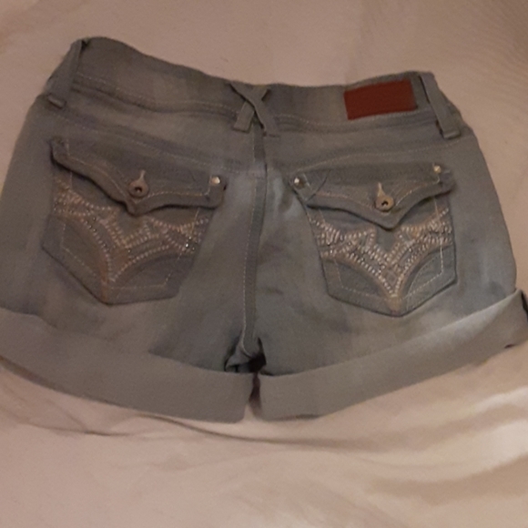 Shorts - Picture 6 of 8